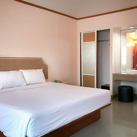 J Two S Pratunam Hotel Бангкок Екстер'єр фото