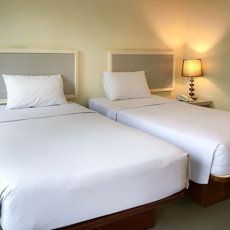 J Two S Pratunam Hotel Бангкок Екстер'єр фото