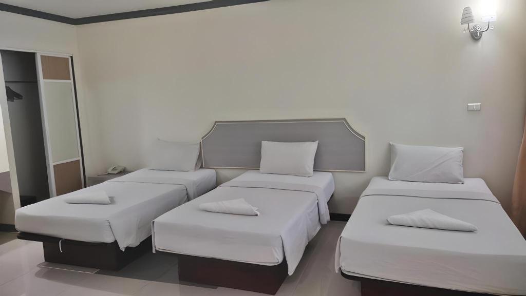 J Two S Pratunam Hotel Бангкок Екстер'єр фото