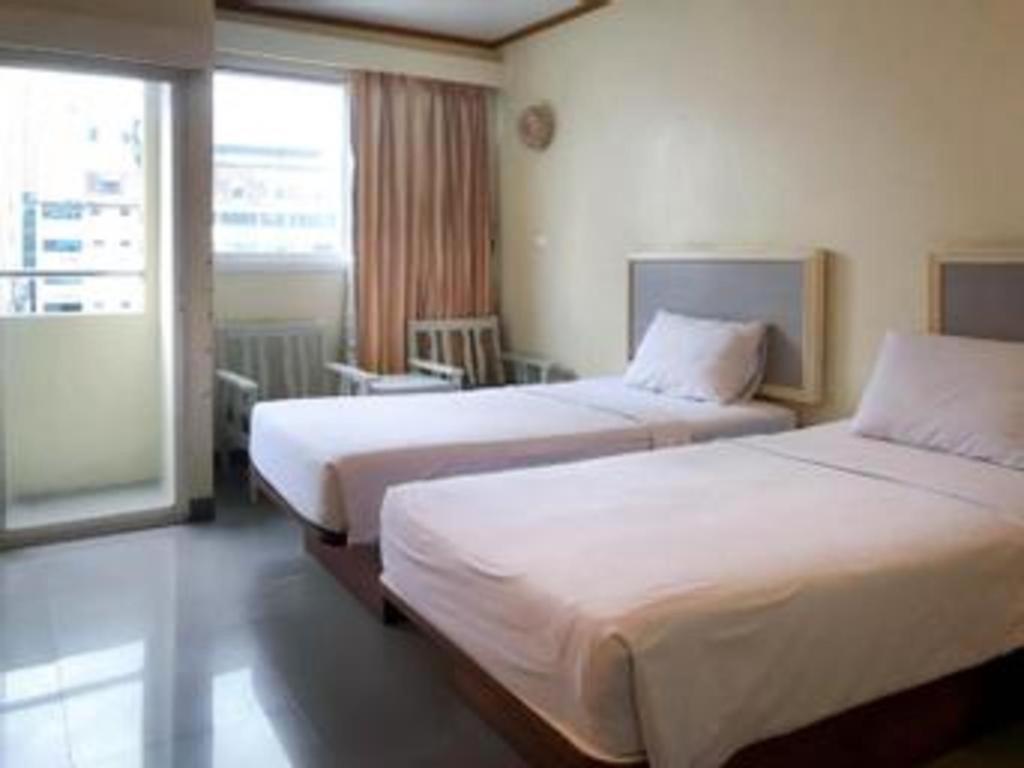J Two S Pratunam Hotel Бангкок Екстер'єр фото