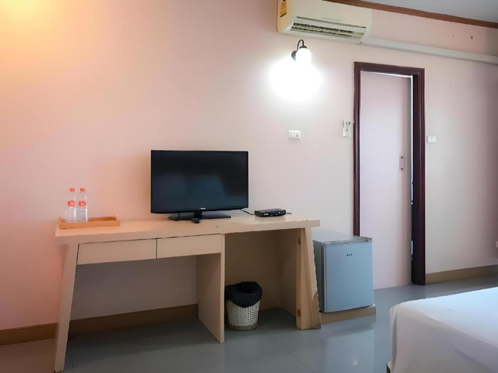 J Two S Pratunam Hotel Бангкок Екстер'єр фото