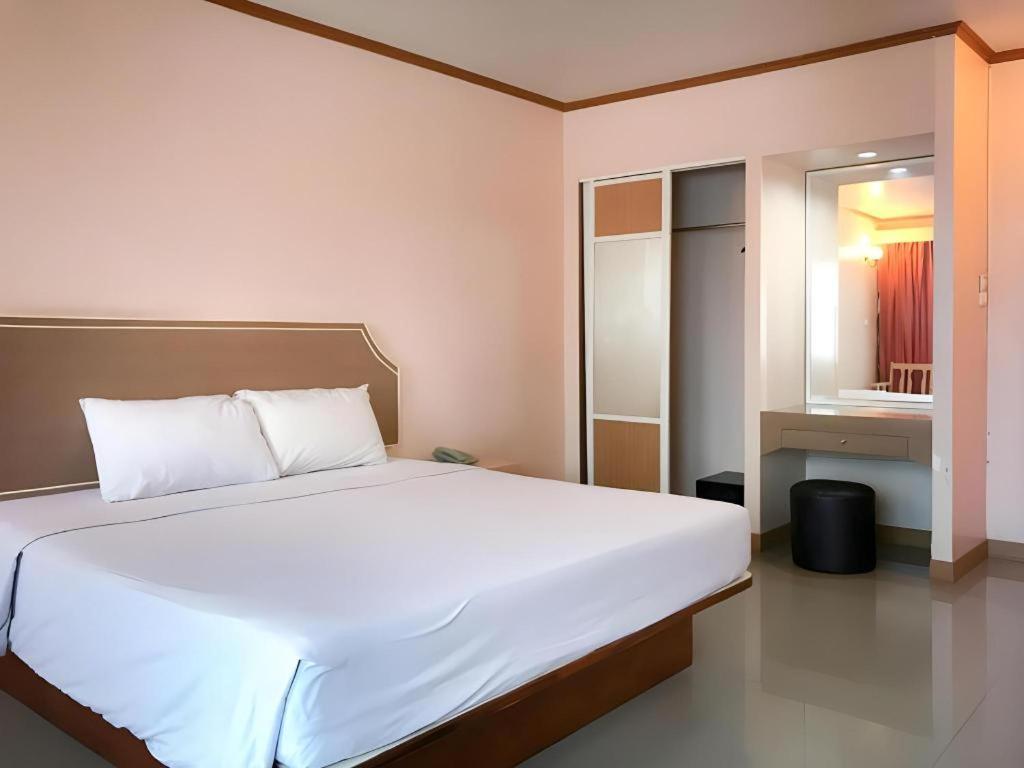 J Two S Pratunam Hotel Бангкок Екстер'єр фото