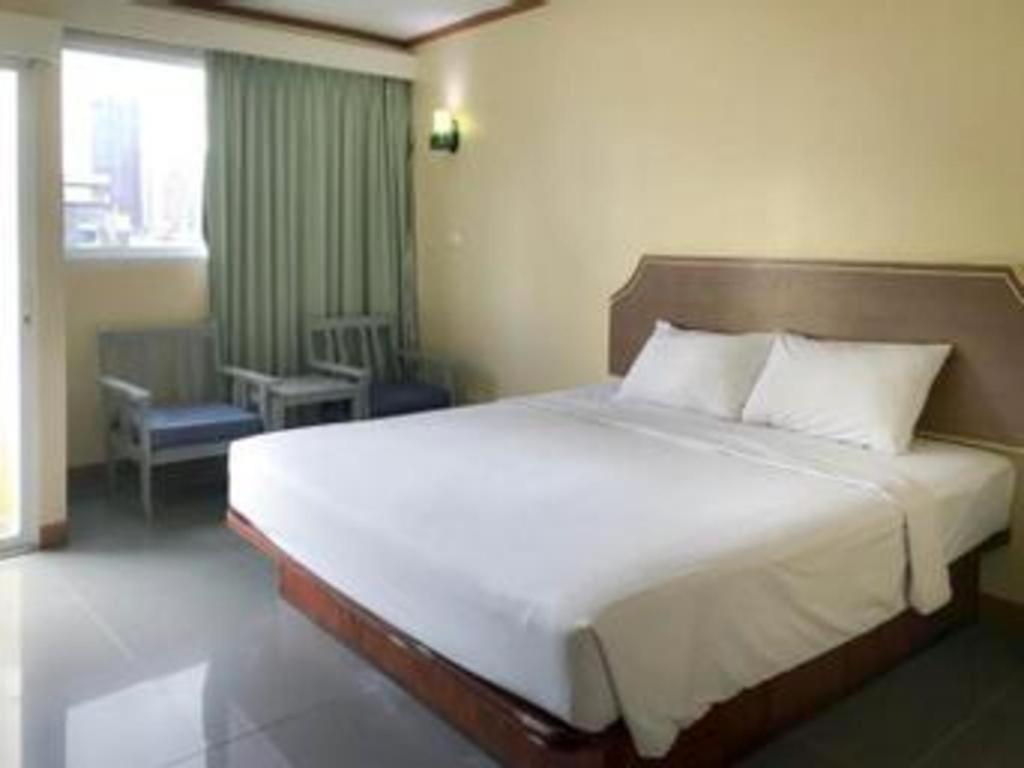 J Two S Pratunam Hotel Бангкок Екстер'єр фото