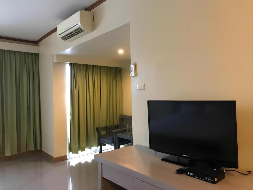 J Two S Pratunam Hotel Бангкок Екстер'єр фото