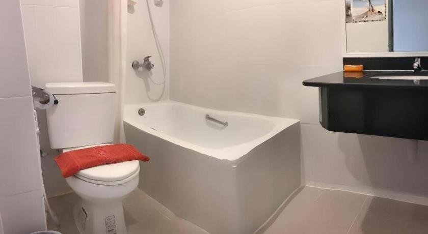 J Two S Pratunam Hotel Бангкок Екстер'єр фото