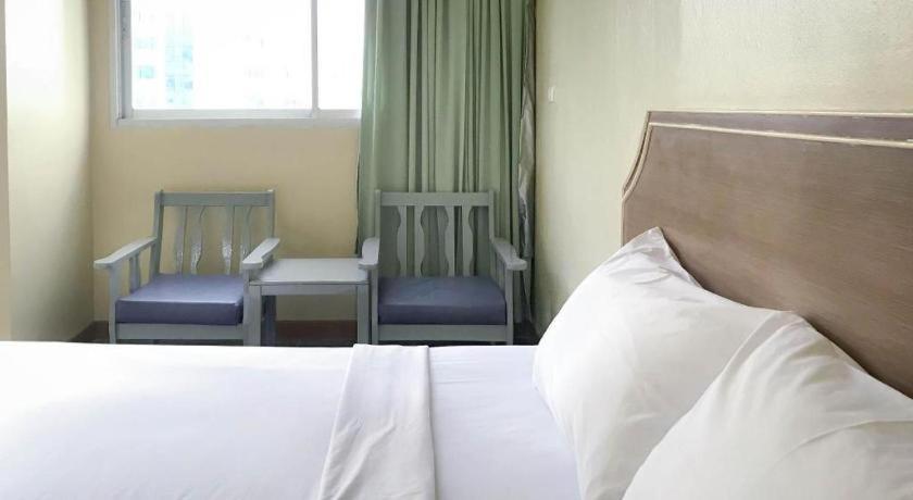 J Two S Pratunam Hotel Бангкок Екстер'єр фото