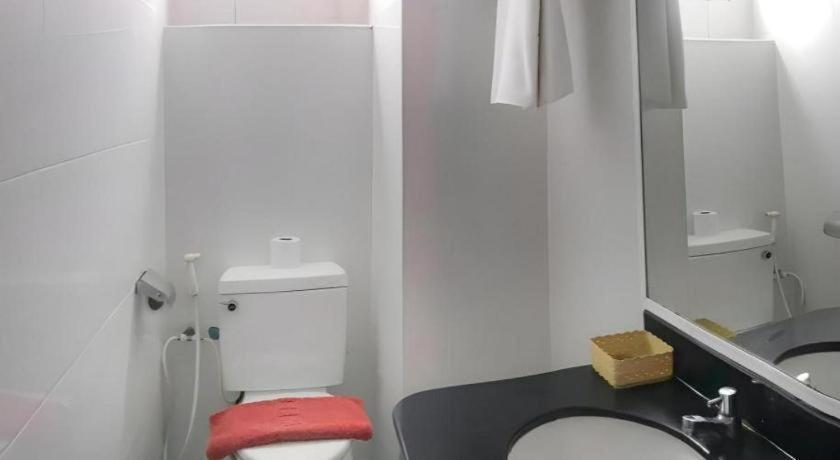 J Two S Pratunam Hotel Бангкок Екстер'єр фото