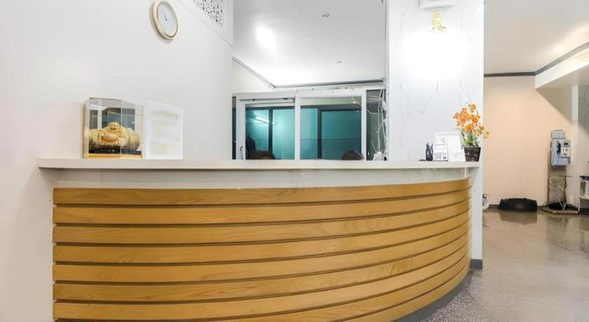 J Two S Pratunam Hotel Бангкок Екстер'єр фото