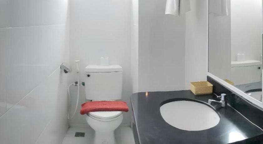 J Two S Pratunam Hotel Бангкок Екстер'єр фото